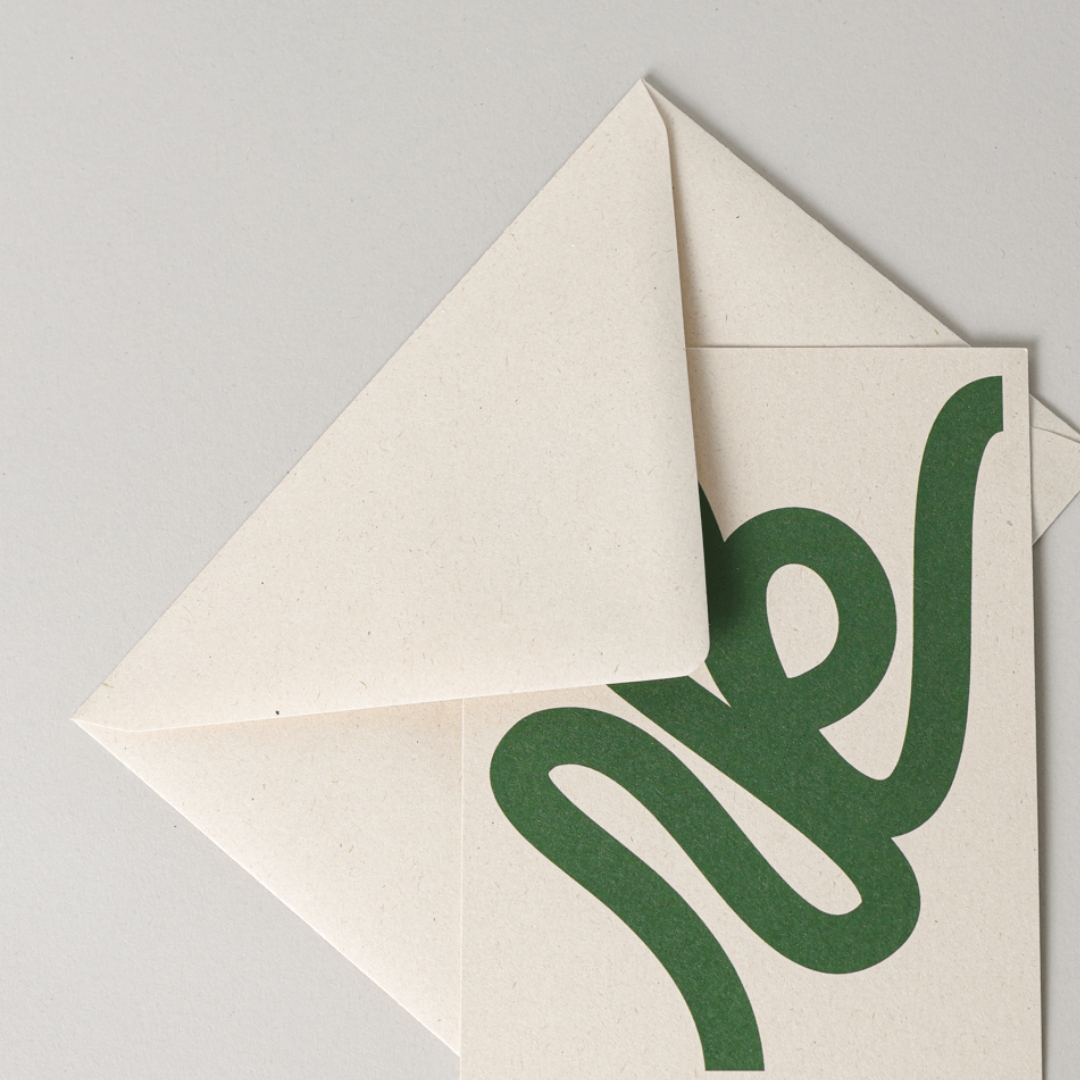 Cremefarbener Umschlag