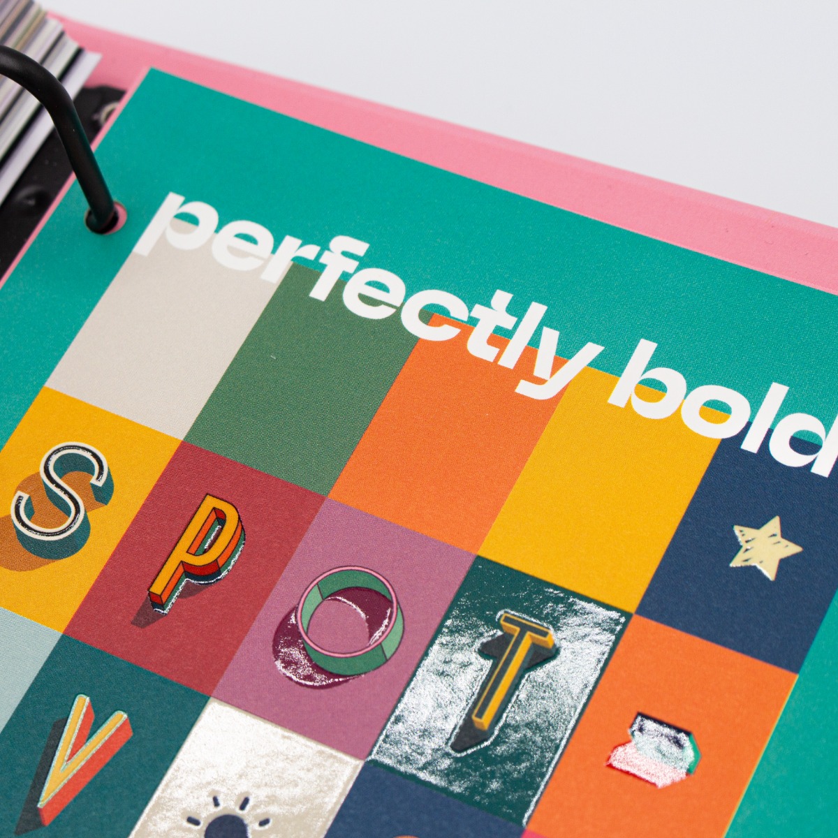 UV-Spotlack-Muster von Perfectly Bold und Alf Peters
