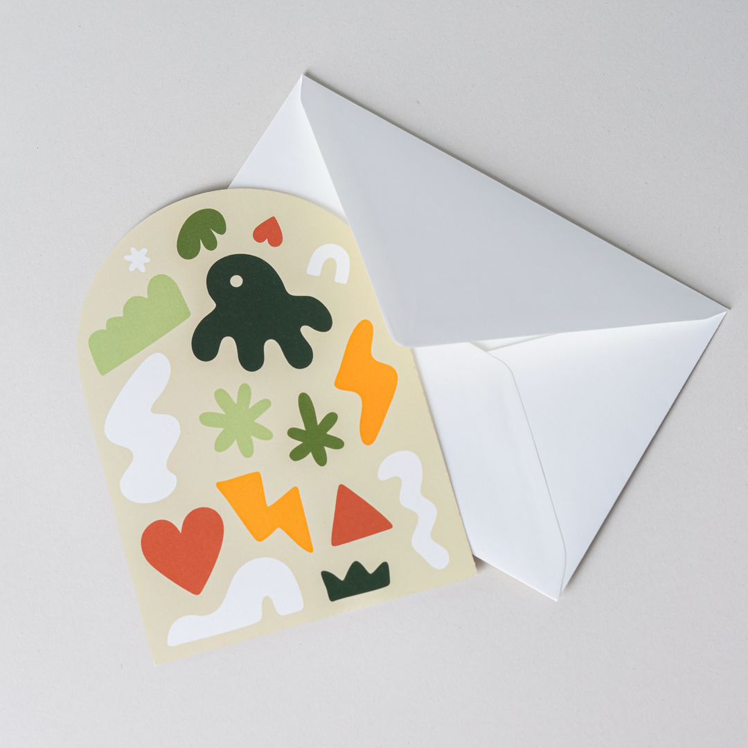 Weißer Umschlag mit Karte