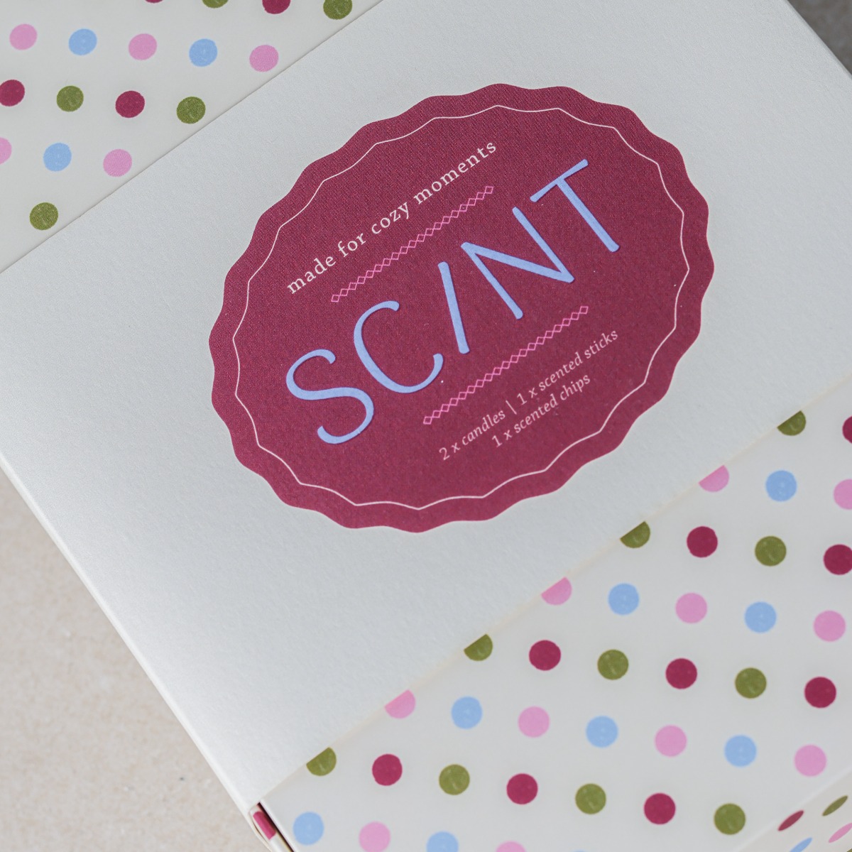 Box mit UV-Spotlack